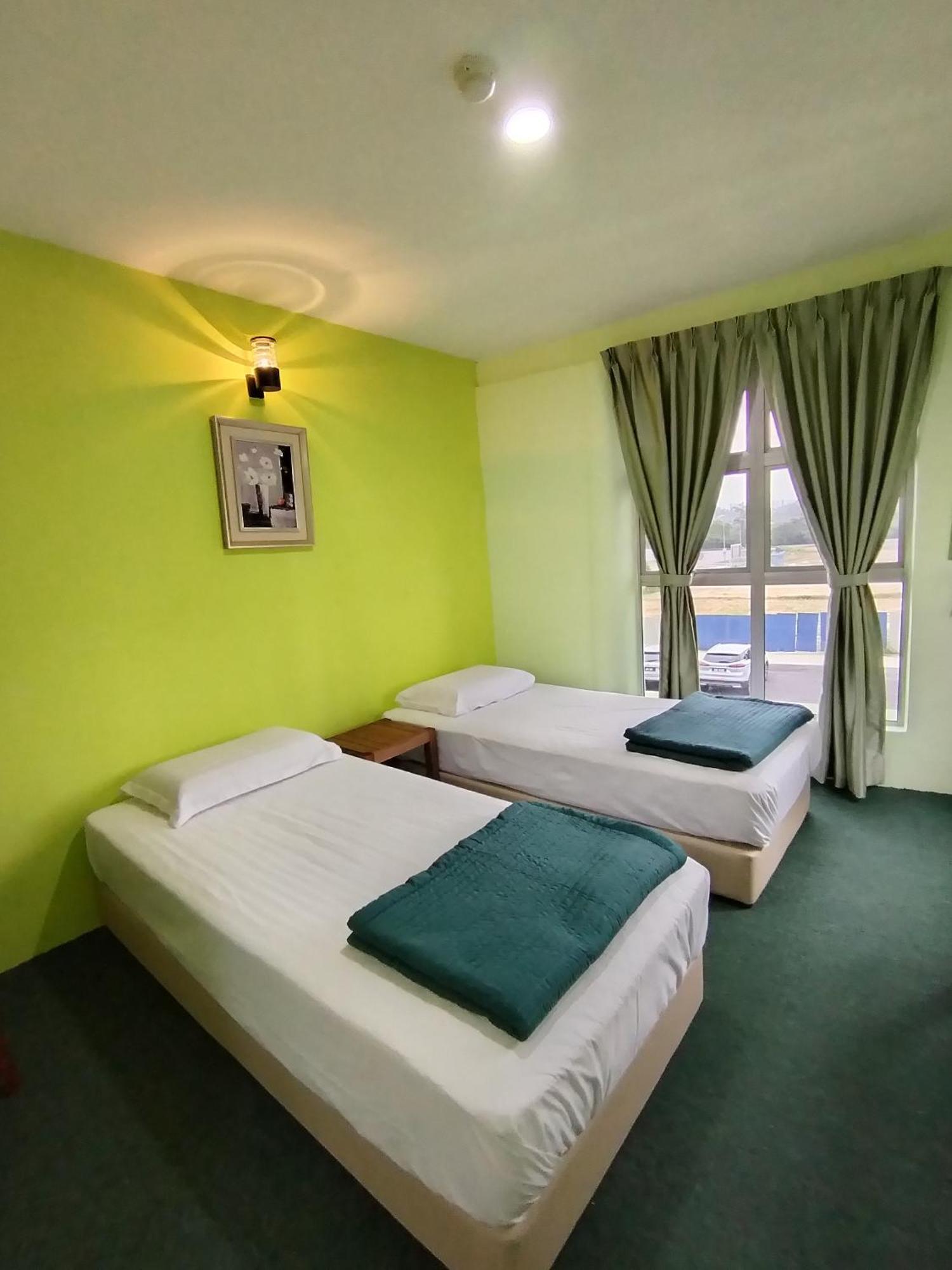 M & N Motel *
