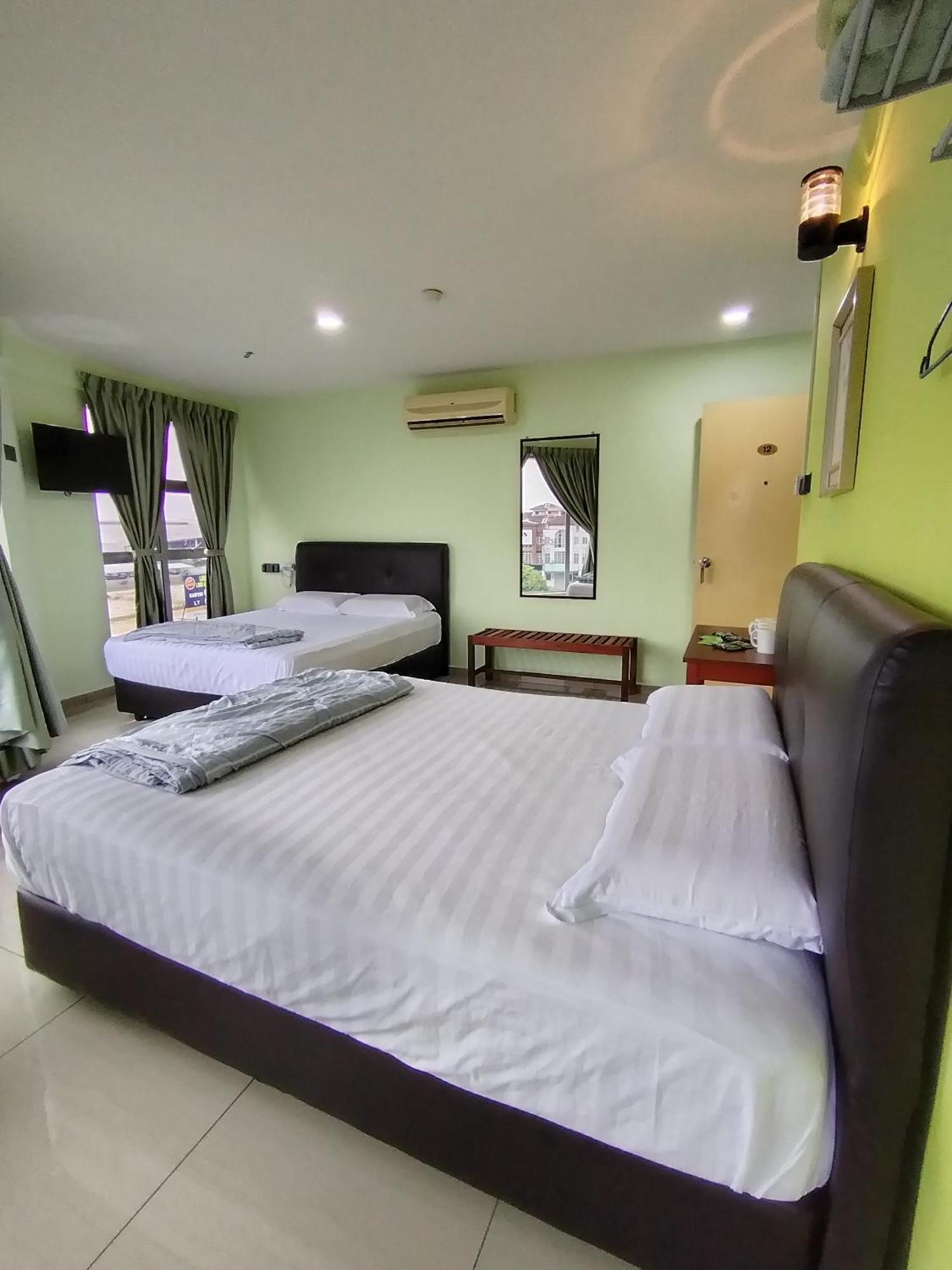 Motel M & N *