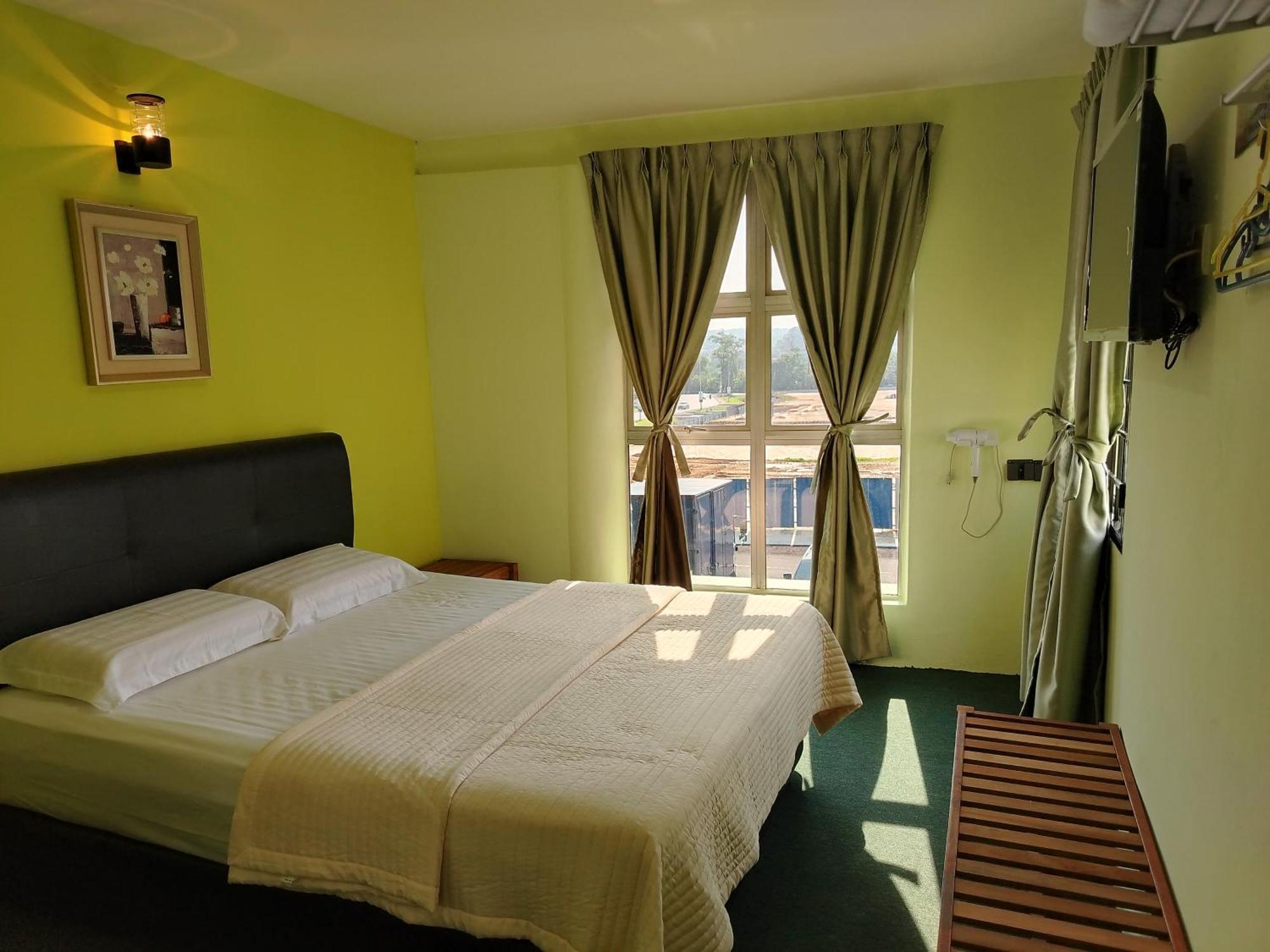M & N Motel *
